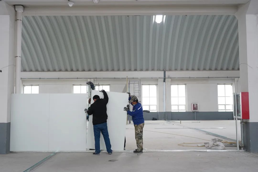 疫情就是命令，鍍鋁鋅鋼板銷售廠家宏鑫源緊急馳援多地方艙醫(yī)院建設(shè)(圖7)